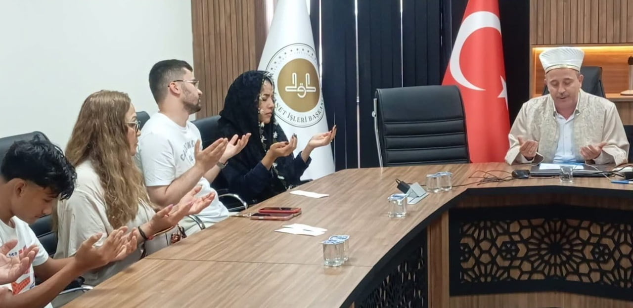 MEKSİKALI RUBİ RAMİREZ MARTİNEZ, KÜTAHYA'DA MÜSLÜMAN OLDU, AYŞE İSMİNİ ALDI