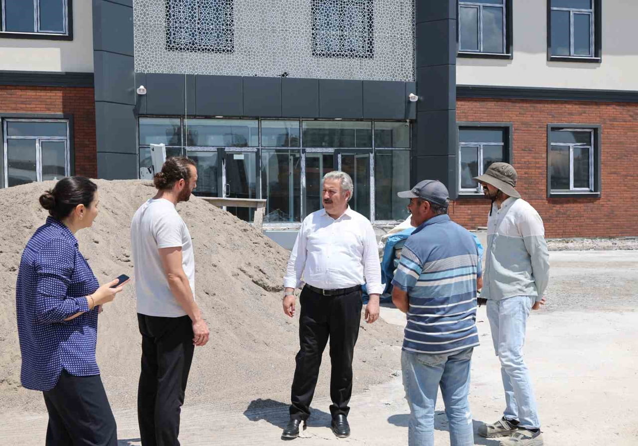 MELİKGAZİ BELEDİYE BAŞKANI DOÇ. DR. MUSTAFA PALANCIOĞLU, YILDIRIM BEYAZIT MAHALLESİ’NDE HAYIRSEVER...