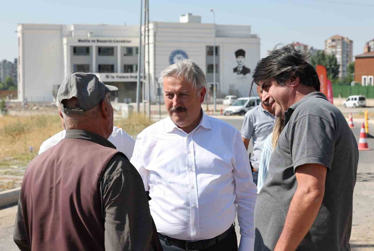 MELİKGAZİ BELEDİYESİ; KÖŞK MAHALLESİ'NDE HULUSİ AKAR VE EŞREF BİTLİS BULVARI'NIN KESİŞTİĞİ ALANDA...