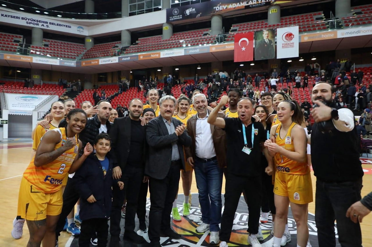 MELİKGAZİ KAYSERİ KADIN BASKETBOL TAKIMI, LİGDEN ÇEKİLME KARARINDAN GERİ ADIM ATTI.