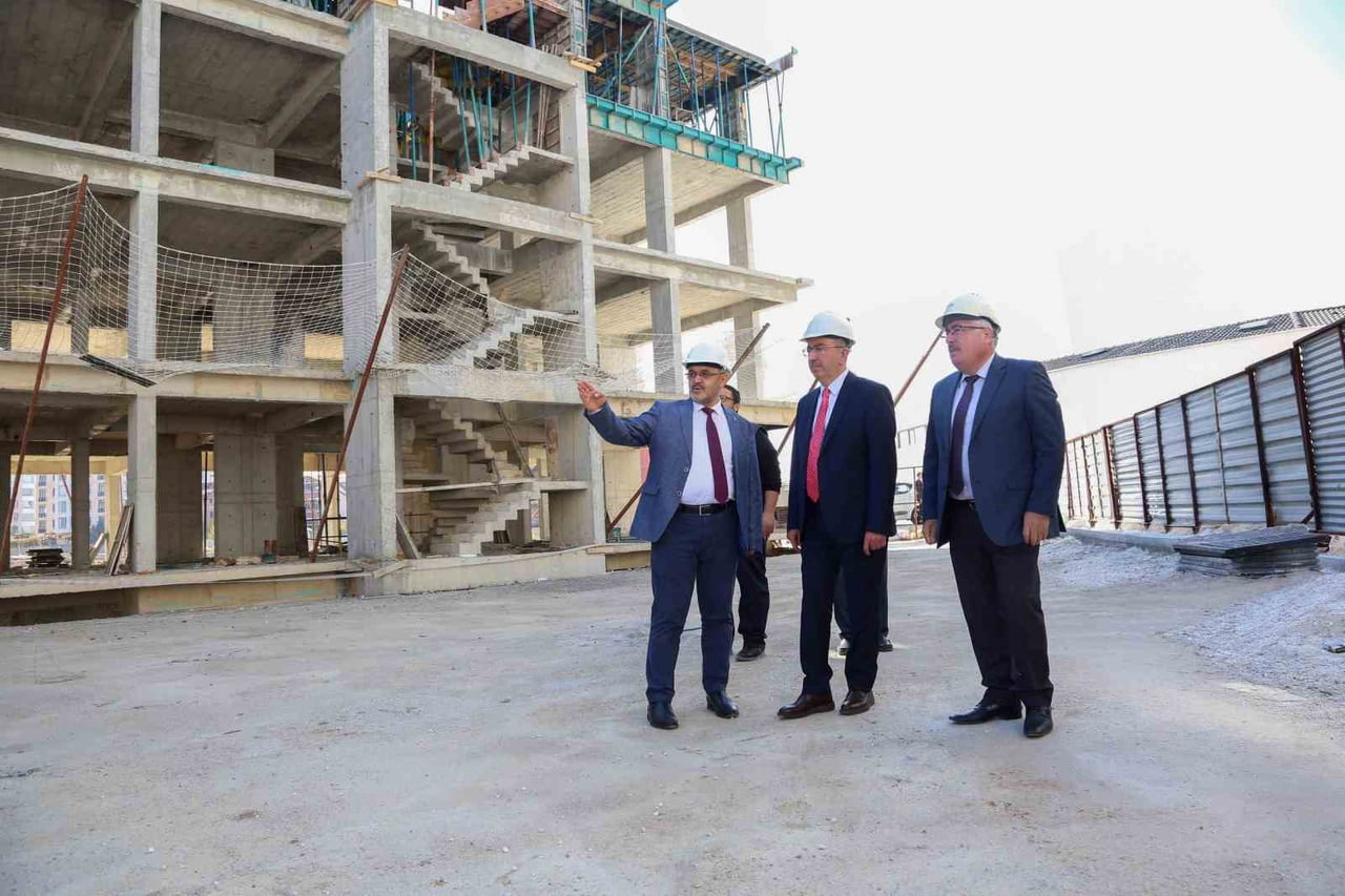 MERAM BELEDİYE BAŞKANI MUSTAFA KAVUŞ, İMAR VE KENTSEL DÖNÜŞÜM ÇALIŞMALARINI İNCELEDİ