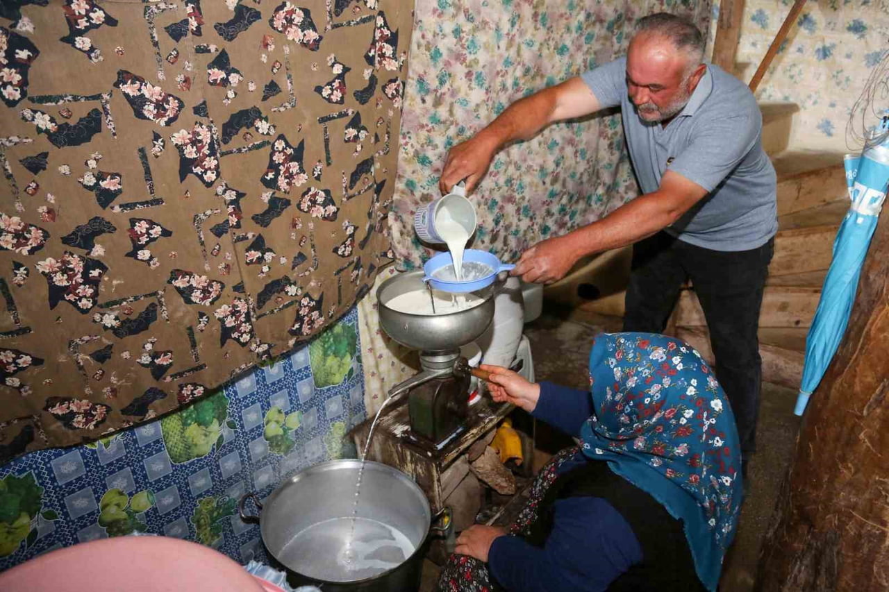 MERAM İLÇESİNE BAĞLI KIZILÖREN MAHALLESİ'NDE YÜZYILLARDIR DEĞİŞMEYEN BİR GELENEK, BU YIL DA AYNI...