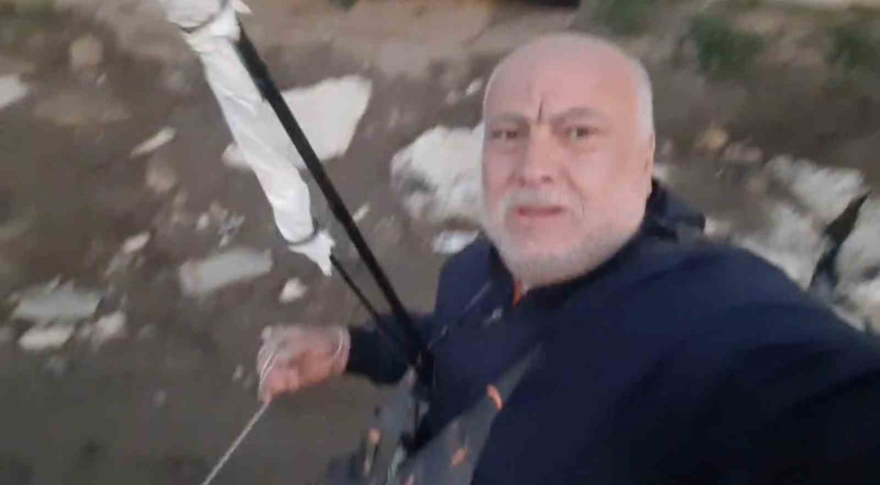 MERİÇ NEHRİ'NDE YAKALADIĞI 30 KİLOLUK YAYIN BALIĞINI  NEHİRDE OLTASI İLE GEZDİRDİ