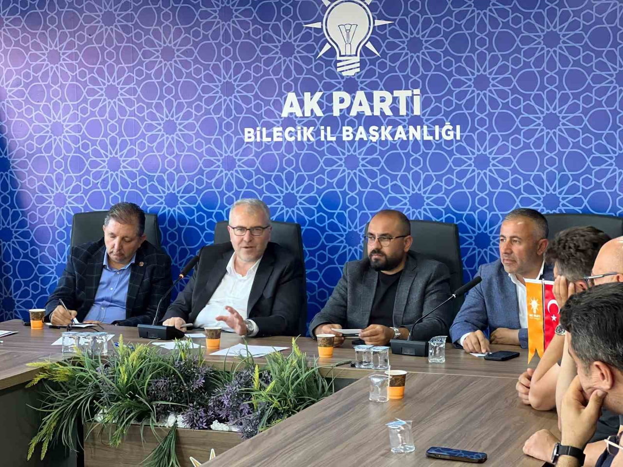 MERKEZ İLÇE TOPLANTISINA MİLLETVEKİLİ ELDEMİR KATILDI
