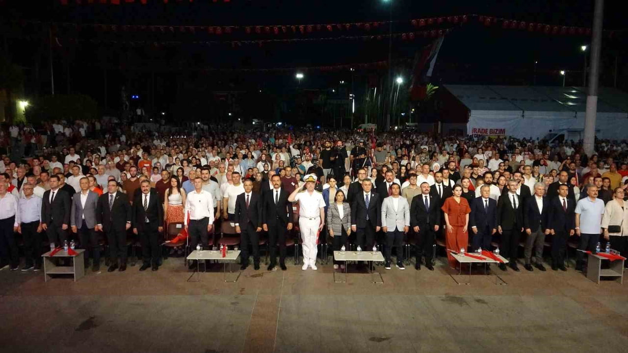 MERSİN'DE HAİN DARBE GİRİŞİMİNİN 10. YIL DÖNÜMÜNDE ANMA YÜRÜYÜŞÜ DÜZENLENEREK DEMOKRASİ NÖBETİ...