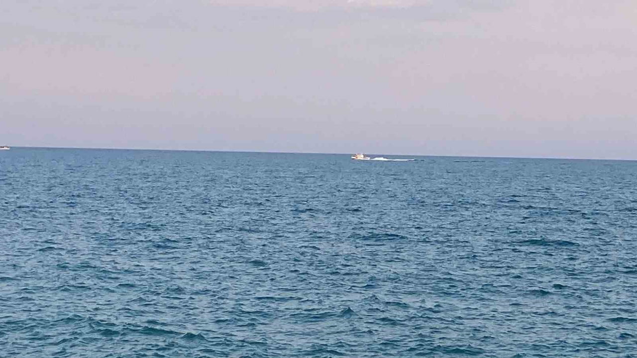 MERSİN'DE KIZKALESİ SAHİLİNDE GİRDİĞİ DENİZDEN GERİ DÖNMEDİĞİ İLERİ SÜRÜLEN ŞAHIS, POLİS EKİPLERİ...