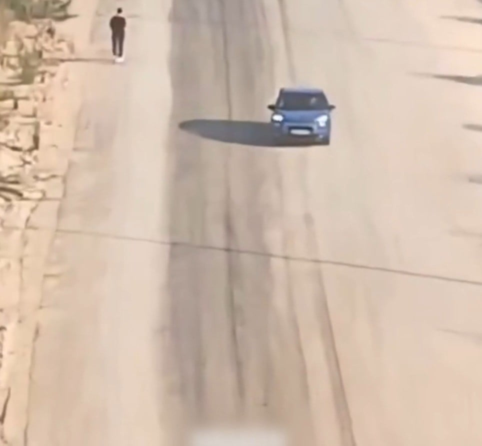 MERSİN'DE OTOMOBİLİYLE DRİFT YAPARAK TRAFİK GÜVENLİĞİNİ TEHLİKEYE DÜŞÜREN SÜRÜCÜYE 140 BİN LİRA...