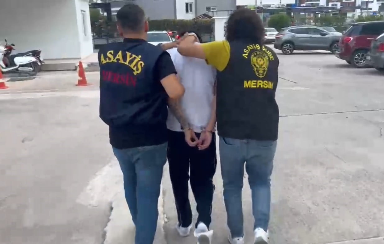 MERSİN'DE POLİS EKİPLERİNİN YAPTIĞI ÇALIŞMADA 36 YIL HAPİS CEZASIYLA ARANAN DOLANDIRICI YAZLIKTA...