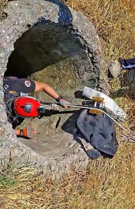 MERSİN'DE YAKLAŞIK 18 METRE DERİNLİĞİNDEKİ KULLANILMAYAN SU KUYUSUNA DÜŞEN KEÇİ, İTFAİYE...