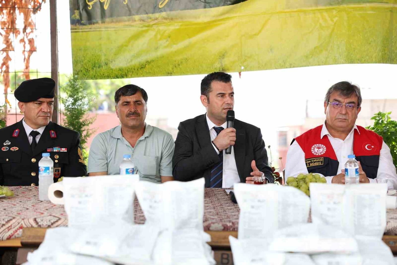 MERSİN'İN AKDENİZ İLÇESİNDE, TARIM VE ORMAN BAKANLIĞININ 'ÇİFTÇİMİZ NEREDE BİZ DE ORADAYIZ'...