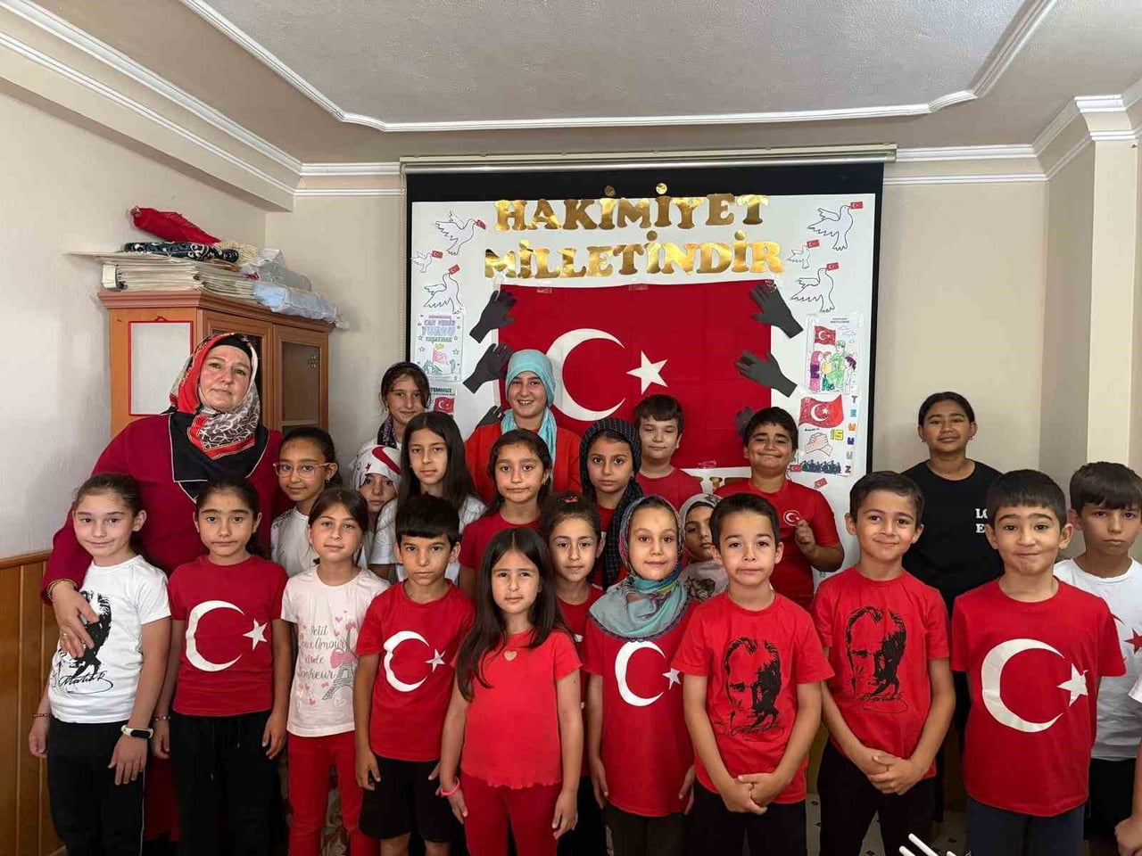 MERSİN'İN ANAMUR İLÇESİNDE YAZ KUR'AN KURSU ÖĞRENCİLERİ İÇİN 15 TEMMUZ DEMOKRASİ VE MİLLİ BİRLİK...