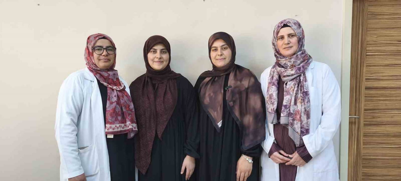 MERSİN'İN BOZYAZI İLÇESİNDE İLÇE MÜFTÜLÜĞÜNE BAĞLI DENİZCİLER KIZ HAFIZLIK KUR'AN KURSUNDA EĞİTİM...