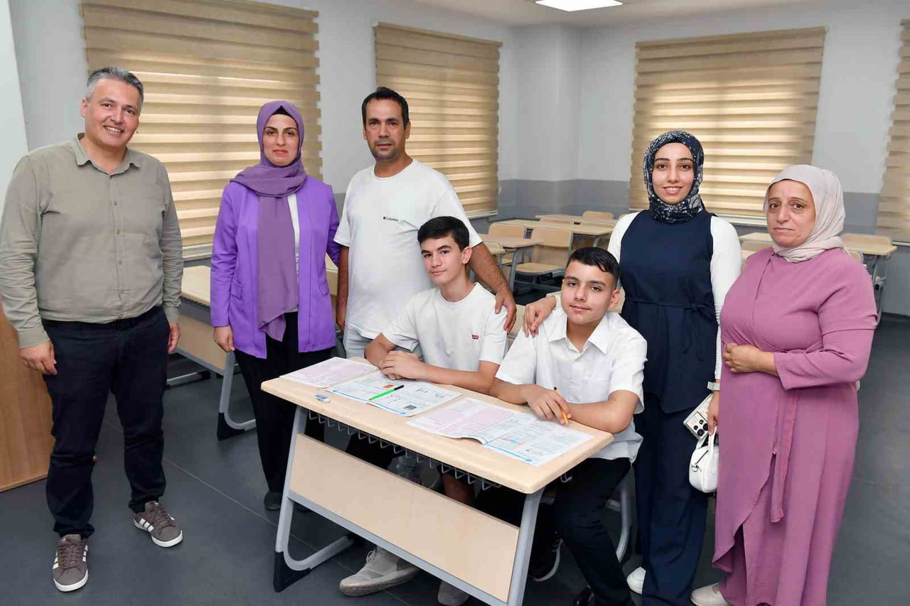 MERSİN BÜYÜKŞEHİR BELEDİYESİ'NİN 21 KURS MERKEZİNDE EĞİTİM ALAN ÖĞRENCİLERDEN 38'İ LGS'DE YÜZDE...