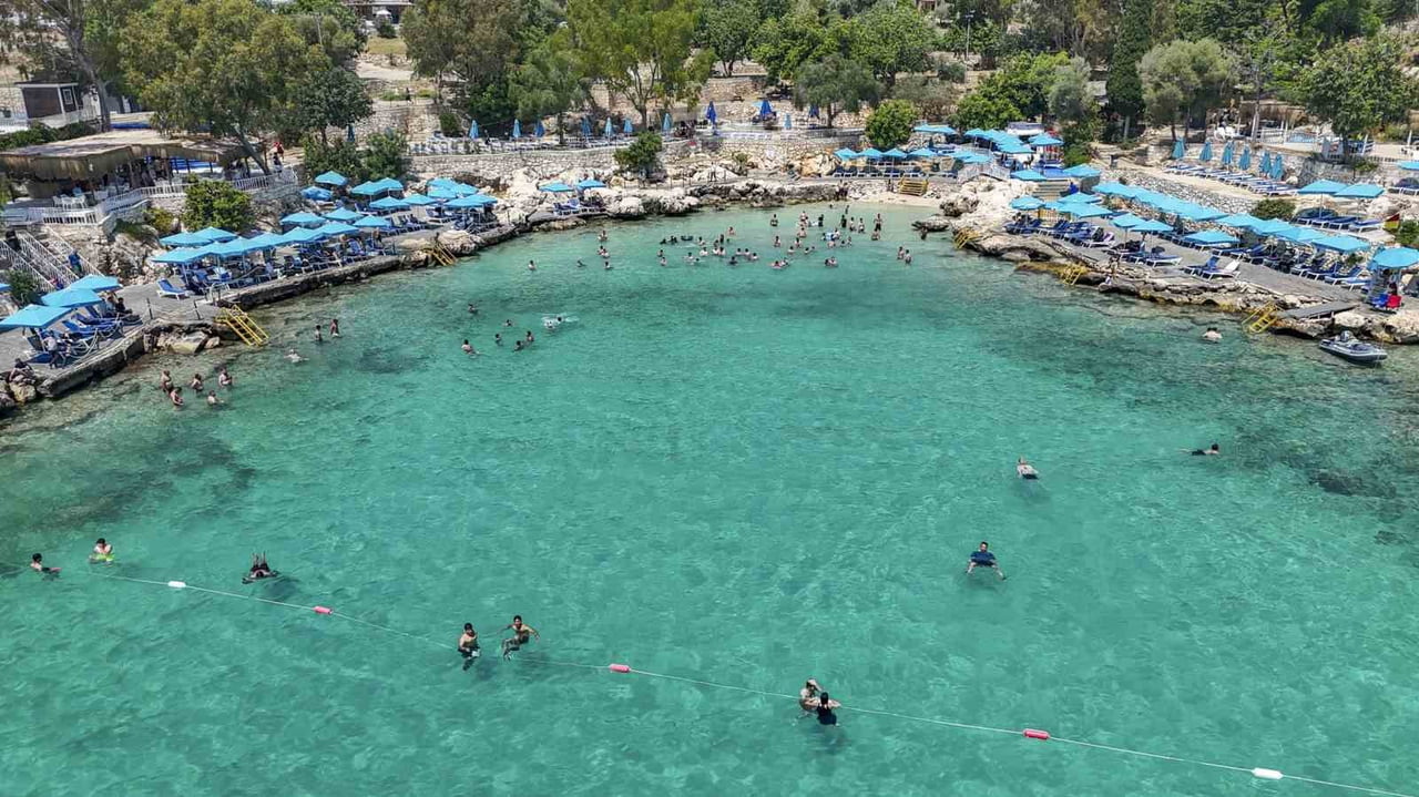 MERSİN BÜYÜKŞEHİR BELEDİYESİ'NİN İŞLETTİĞİ PLAJLAR, YAZ SEZONUNDA TEMİZLİK, GÜVENLİK VE SOSYAL...