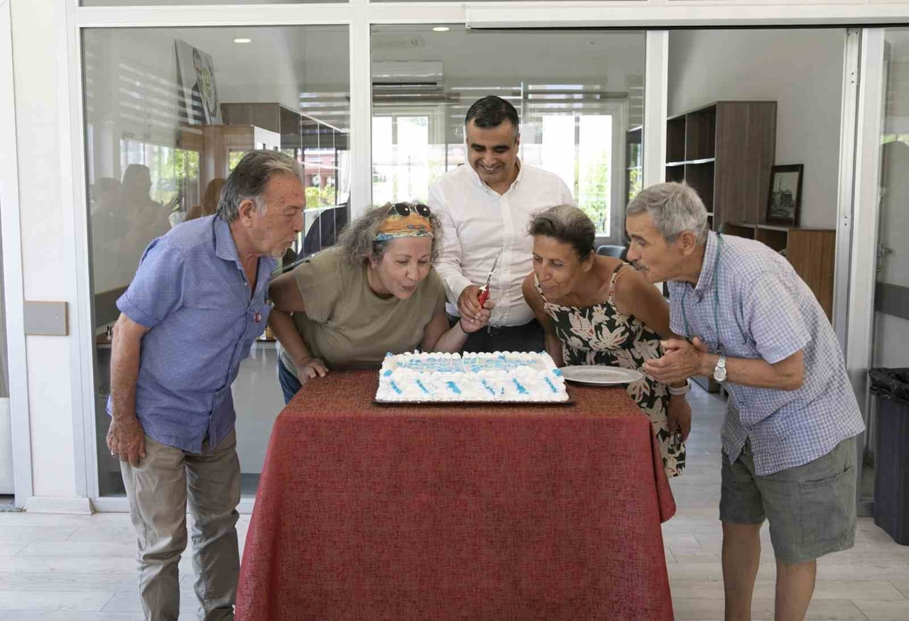 MERSİN BÜYÜKŞEHİR BELEDİYESİ, DÜNYA EMEKLİLER GÜNÜ DOLAYISIYLA KENT GENELİNDEKİ EMEKLİ EVLERİ'NDE...