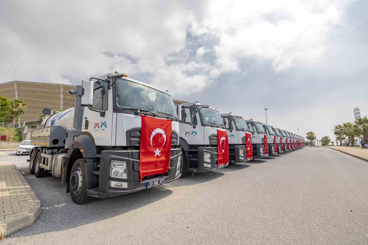 MERSİN BÜYÜKŞEHİR BELEDİYESİ, HİZMET KAPASİTESİNİ ARTIRMAK AMACIYLA TOPLAM 746 ARAÇ VE İŞ...
