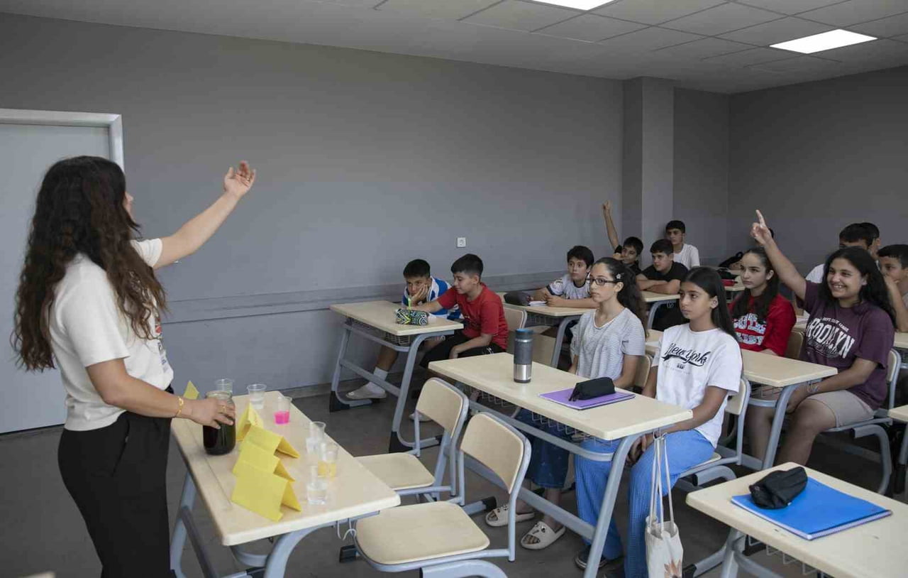 MERSİN BÜYÜKŞEHİR BELEDİYESİ, KENT GENELİNDEKİ 21 EĞİTİM VE ÖĞRETİMİ DESTEKLEME KURS MERKEZİ'NDE...