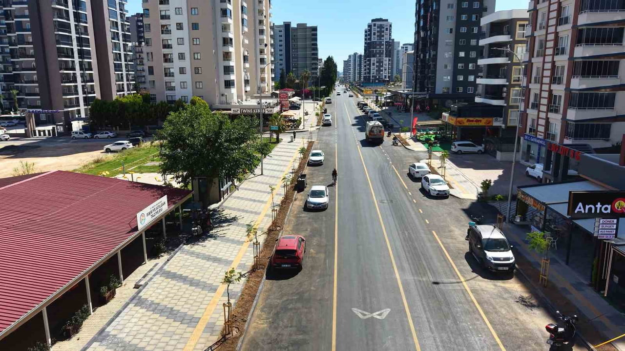 MERSİN BÜYÜKŞEHİR BELEDİYESİ, MEZİTLİ İLÇESİ GAZİ PAŞA CADDESİ'NDE TAMAMLANAN YOL YENİLEME...