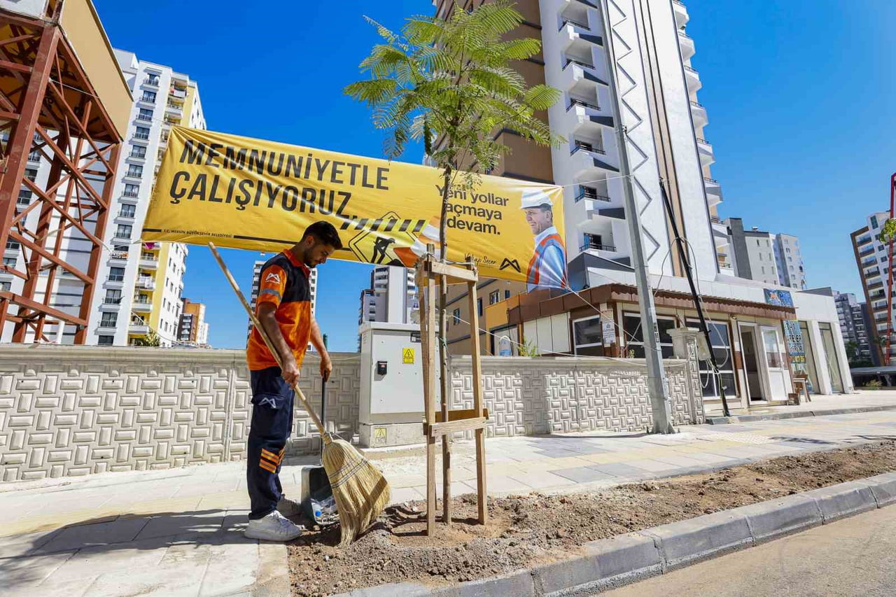 MERSİN BÜYÜKŞEHİR BELEDİYESİ, MEZİTLİ İLÇESİ GAZİ PAŞA CADDESİ'NDE TAMAMLANAN YOL YENİLEME...