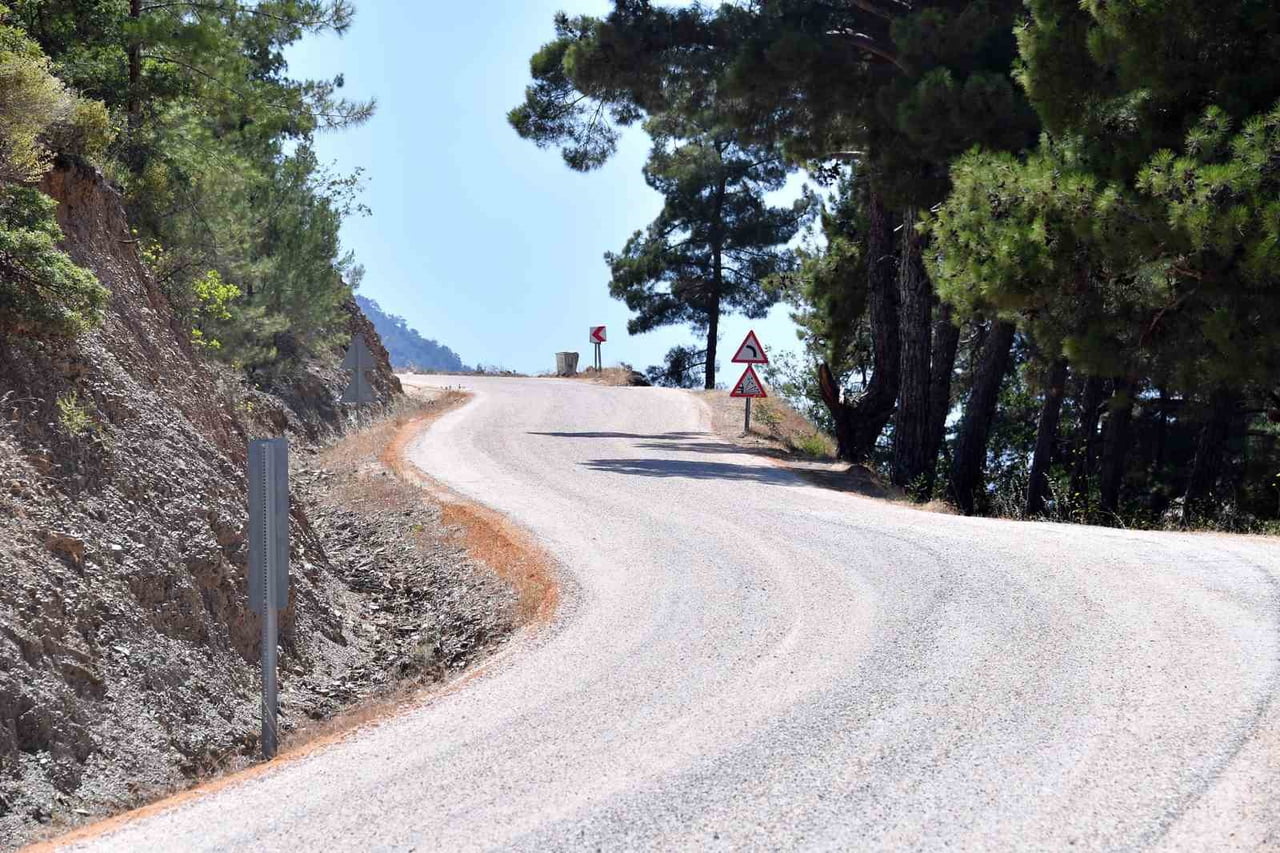 MERSİN BÜYÜKŞEHİR BELEDİYESİ, SİLİFKE'DE CILBAYIR İLE KARAKAYA MAHALLELERİNİ BİRBİRİNE BAĞLAYAN...