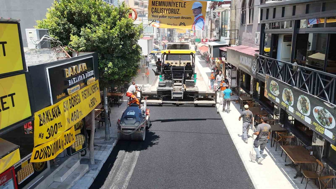 MERSİN BÜYÜKŞEHİR BELEDİYESİ, SİLİFKE'DE ULAŞIMI DAHA GÜVENLİ VE KONFORLU HALE GETİRMEK AMACIYLA...