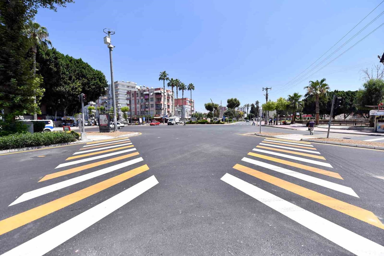 MERSİN BÜYÜKŞEHİR BELEDİYESİ, TARSUS'TA İSMET PAŞA BULVARI İLE ADİLE HALA CADDESİ'NİN...