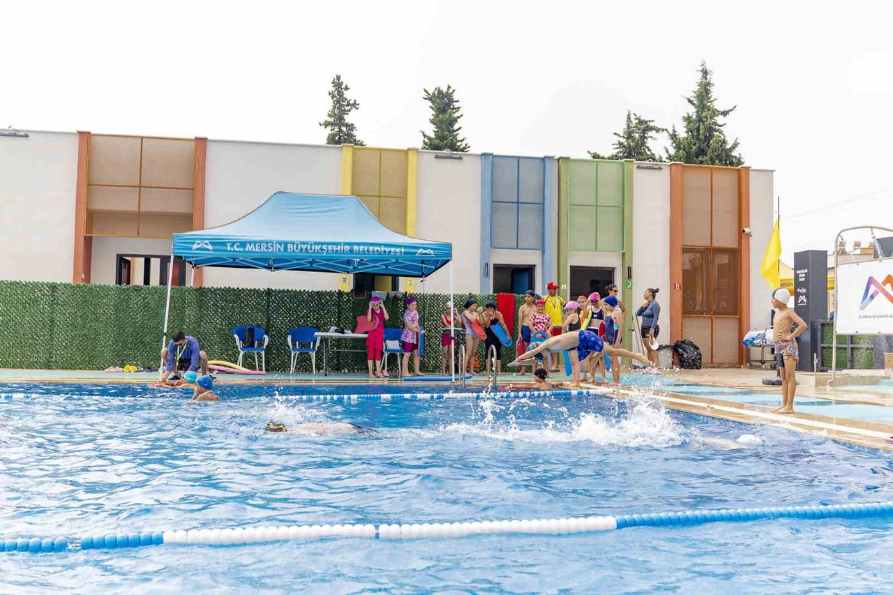 MERSİN BÜYÜKŞEHİR BELEDİYESİ, YAZ DÖNEMİNDE HER YAŞTAN VATANDAŞI SPORLA BULUŞTURMAK AMACIYLA MACİT...