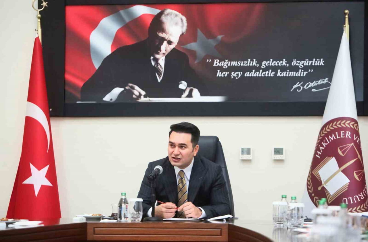 MERSİN CUMHURİYET BAŞSAVCISI YASİN EMRE, KENTTE GÖREV YAPAN ULUSAL VE YEREL BASIN TEMSİLCİLERİYLE...