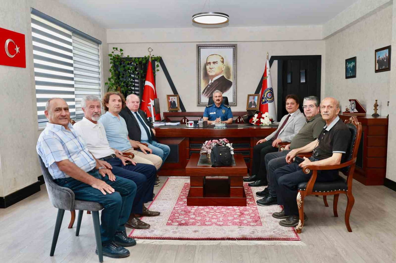 MERSİN GAZETECİLER CEMİYETİ YÖNETİM KURULU ÜYELERİ, KISA SÜRE ÖNCE GÖREVE BAŞLAYAN MERSİN İL...