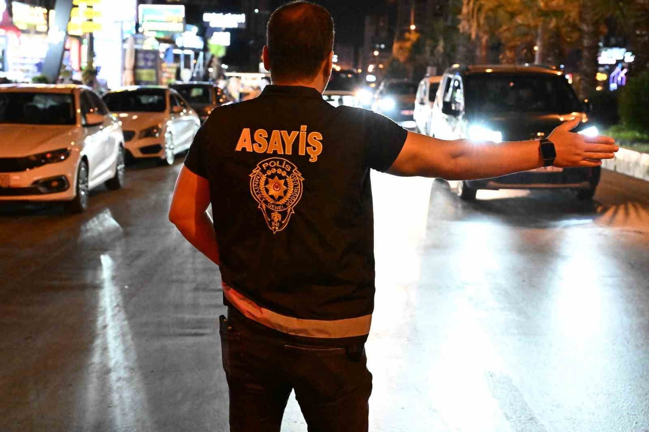 MERSİN İL EMNİYET MÜDÜRLÜĞÜ KOORDİNESİNDE, UYUŞTURUCU MADDE KULLANIMI VE TİCARETİNİN ÖNLENMESİ...