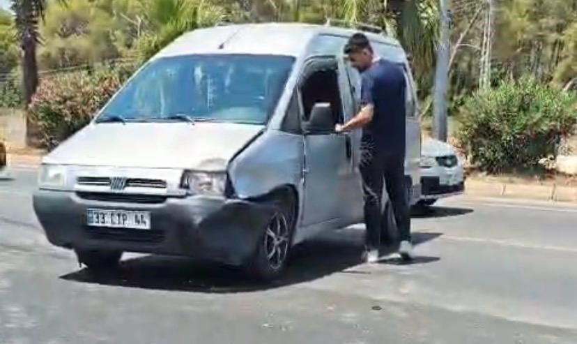 MERSİN’İN ERDEMLİ İLÇESİNDE 3 ARACIN KARIŞTIĞI ZİNCİRLEME KAZADA, ARAÇLARIN ARKASINDAN ÇARPTIĞI...