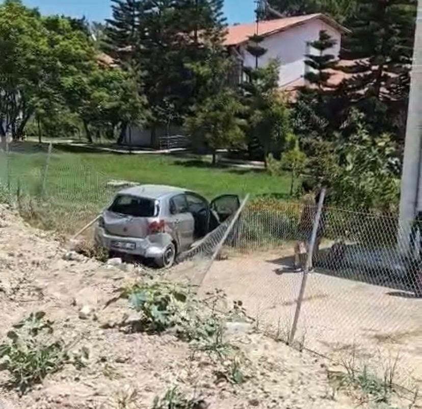 MERSİN’İN ERDEMLİ İLÇESİNDE 3 ARACIN KARIŞTIĞI ZİNCİRLEME KAZADA, ARAÇLARIN ARKASINDAN ÇARPTIĞI...
