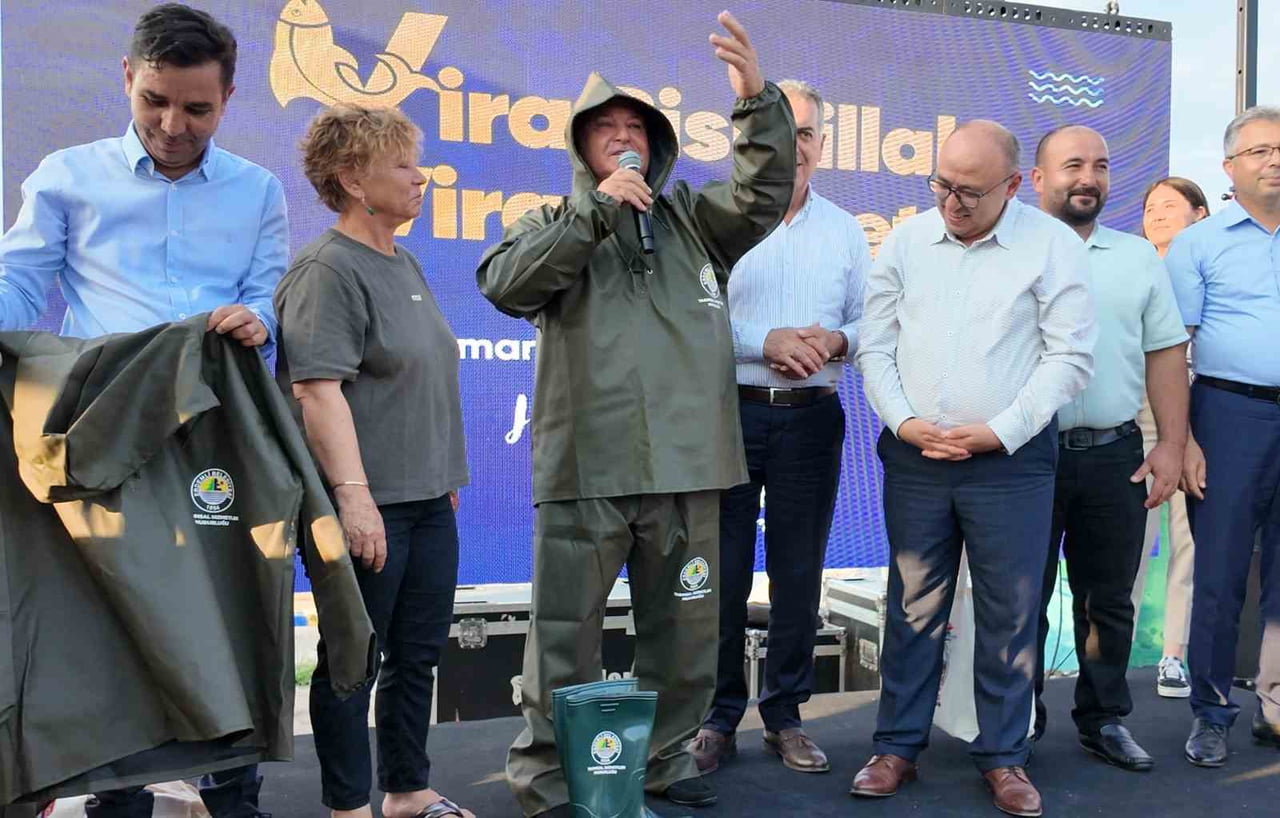 MERSİN’İN ERDEMLİ İLÇESİNDE EKMEĞİNİ DENİZDEN ÇIKARAN 54 BALIKÇIYA BELEDİYE TARAFINDAN EKİPMAN...