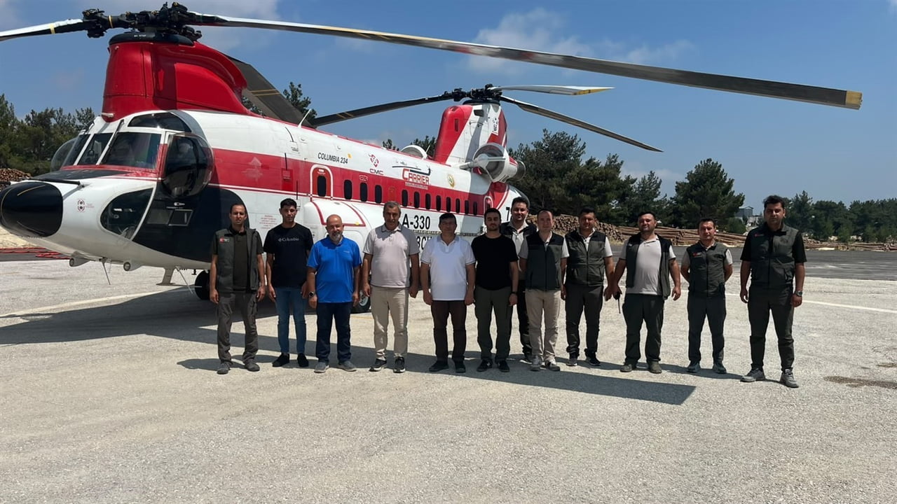 MERSİN ORMAN BÖLGE MÜDÜRÜ ZAFER KIZIL, GÜLNAR İLÇESİNDE GÖREV YAPAN HELİKOPTER EKİBİ İLE ORMAN...