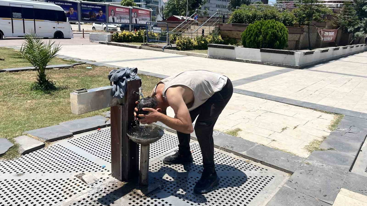 METEOROLOJİ GENEL MÜDÜRLÜĞÜ’NÜN UYARDIĞI ADANA’DA SAAT 13.00 İTİBARİYLE SICAKLIK 33,5 DERECE...