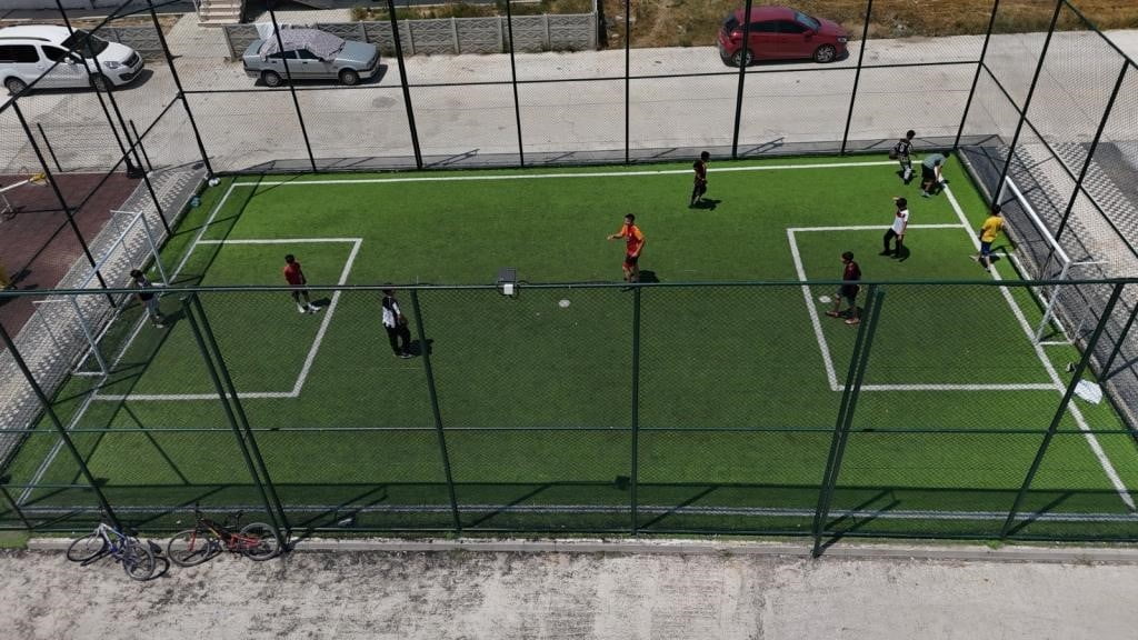 MEVLANA MAHALLESİ'NDE YAKLAŞIK BİN 320 METREKARELİK ALANDA YAPIMI TAMAMLANAN PARK, ÇOCUK OYUN...