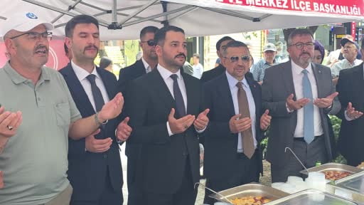 MHP Kütahya İl Başkanlığı'ndan vatandaşlara aşure ikramı