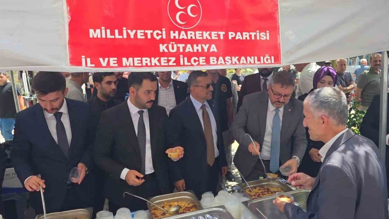 MHP KÜTAHYA İL BAŞKANLIĞI'NDAN VATANDAŞLARA AŞURE İKRAMI YAPILDI. S