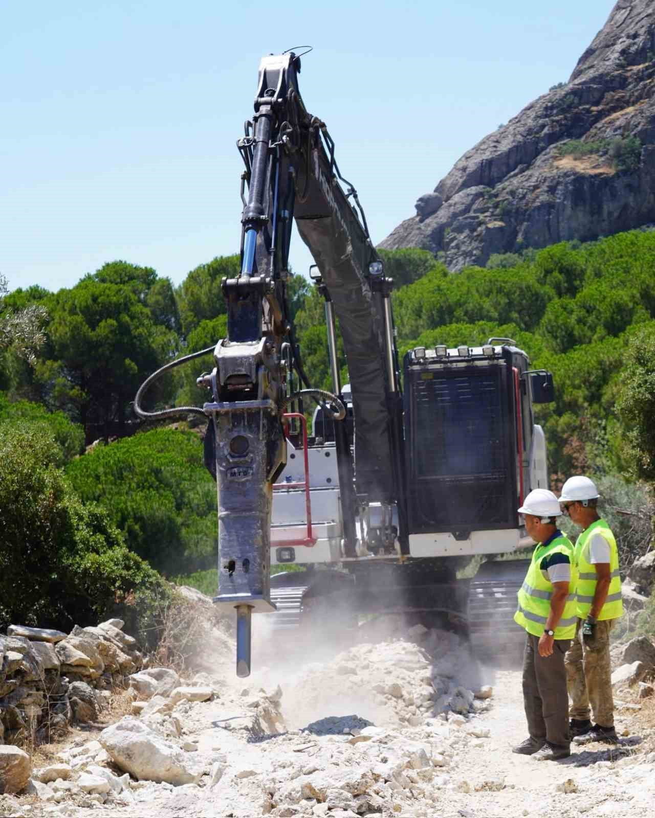 MİLAS’TA 75 YILLIK İÇME SUYU ALTYAPISI YENİLENİYOR