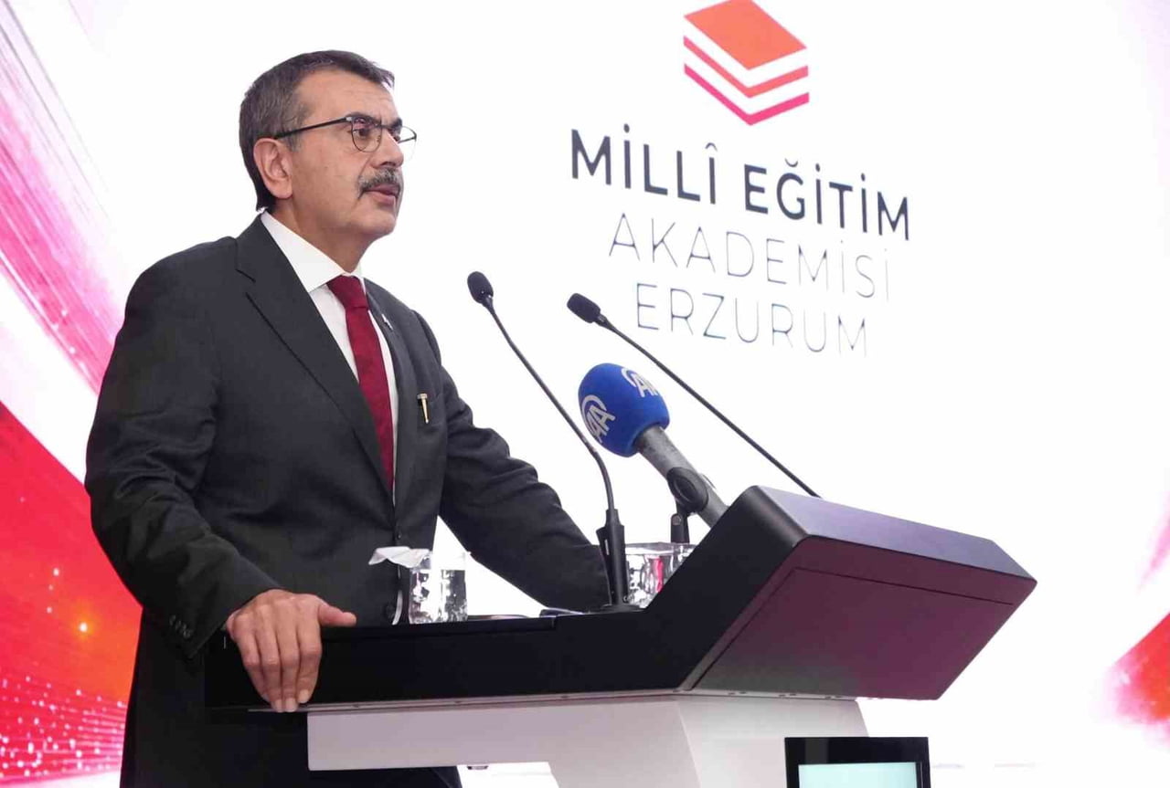 MİLLİ EĞİTİM BAKANI YUSUF TEKİN, ERZURUM MİLLİ EĞİTİM AKADEMİSİNDEKİ ÖĞRETMEN ADAYLARIYLA...