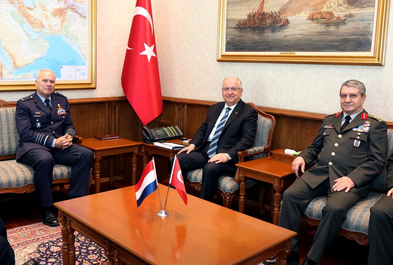 MİLLİ SAVUNMA BAKANI YAŞAR GÜLER, HOLLANDA GENELKURMAY BAŞKANI ORGENERAL ONNO EİCHELSHEİM İLE...
