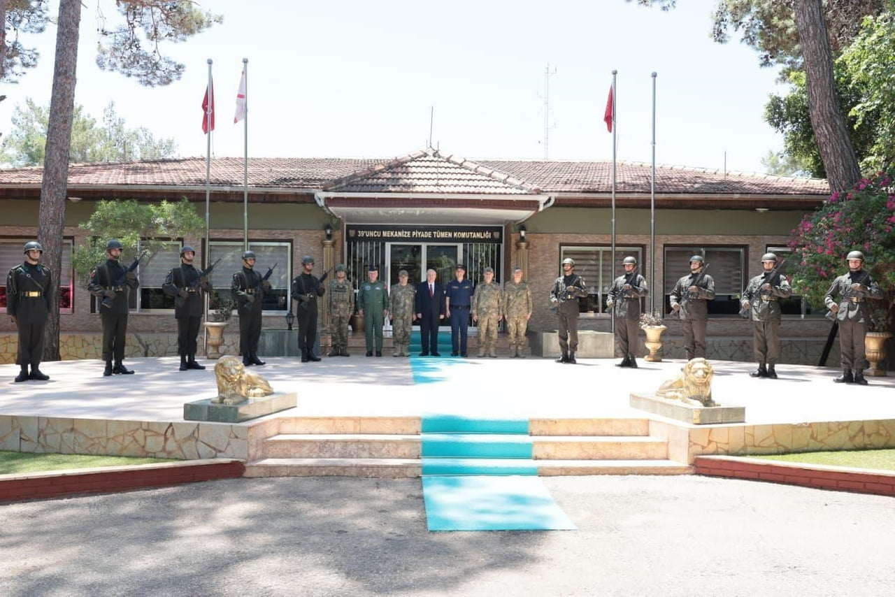 MİLLİ SAVUNMA BAKANI YAŞAR GÜLER VE BERABERİNDEKİ TSK KOMUTA KADEMESİ, KUZEY KIBRIS TÜRK...