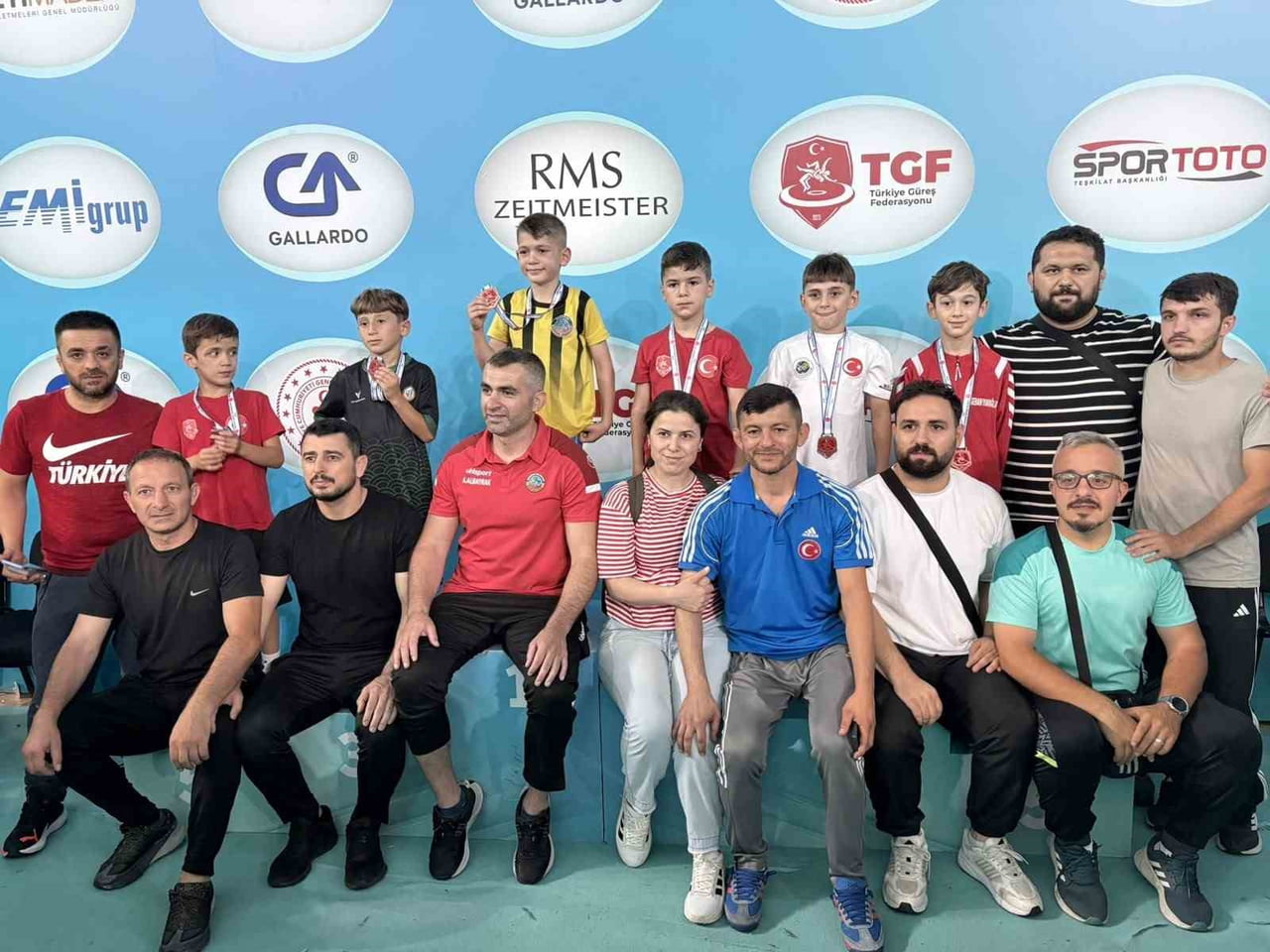 MİNİK PEHLİVAN ERTUĞRUL ALP TEKİN'DEN TÜRKİYE ŞAMPİYONASI'NDA ÇİFTE MADALYA