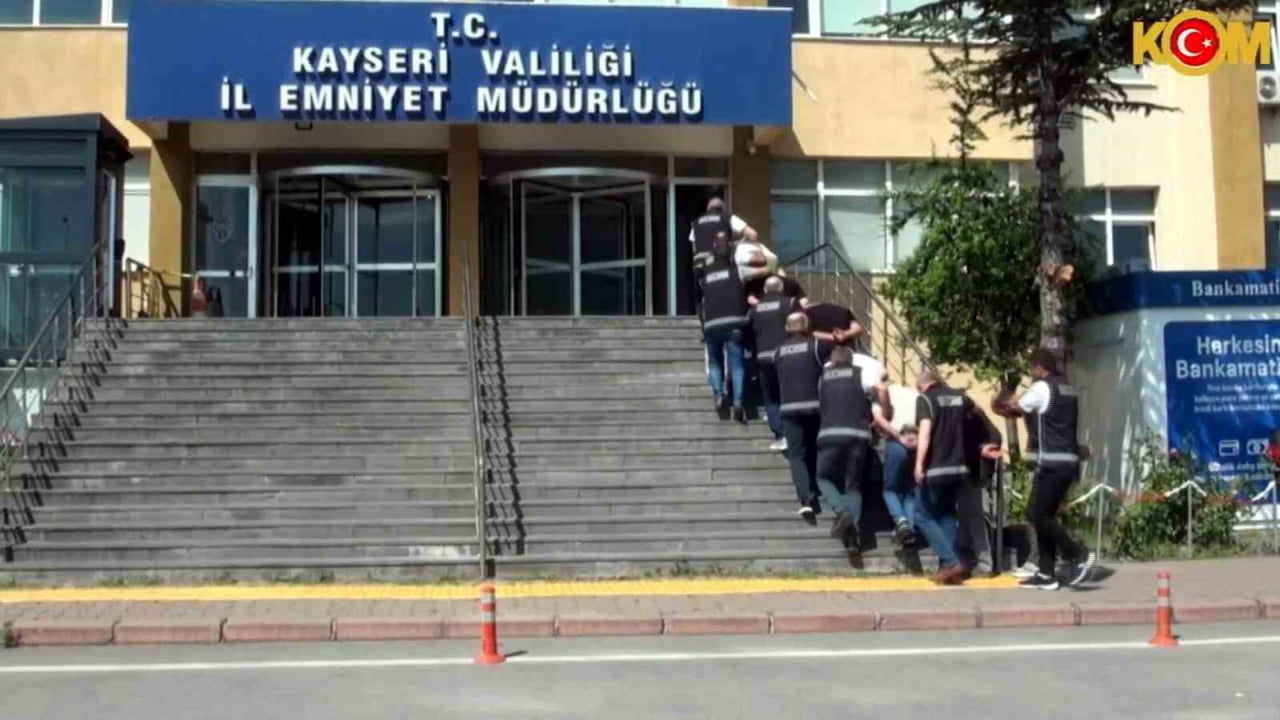 MOTORLU TAŞIT SÜRÜCÜ KURSİYERLERİ SINAVLARINDA YAPAY ZEKA İLE FOTOĞRAFLARI BENZETEREK E-SINAVLARDA...