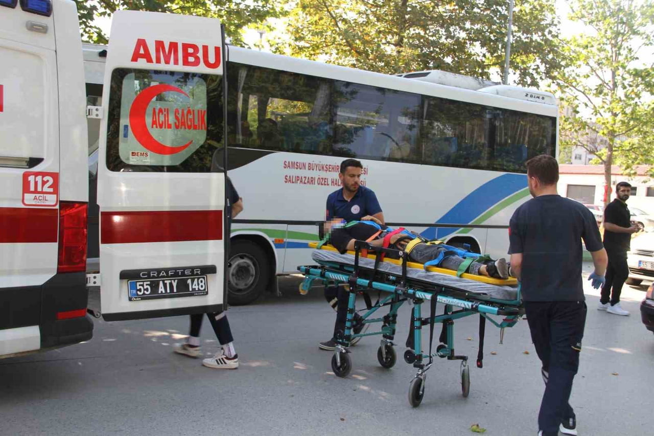 MOTOSİKLET SÜRÜCÜSÜ A.Ç., ÇARŞAMBA DEVLET HASTANESİ'NE KALDIRILDI.