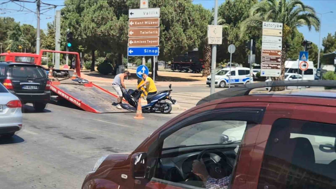 MOTOSİKLET TRAFİKTEN MEN EDİLEREK ÇEKİCİYLE OLAY YERİNDEN KALDIRILDI.