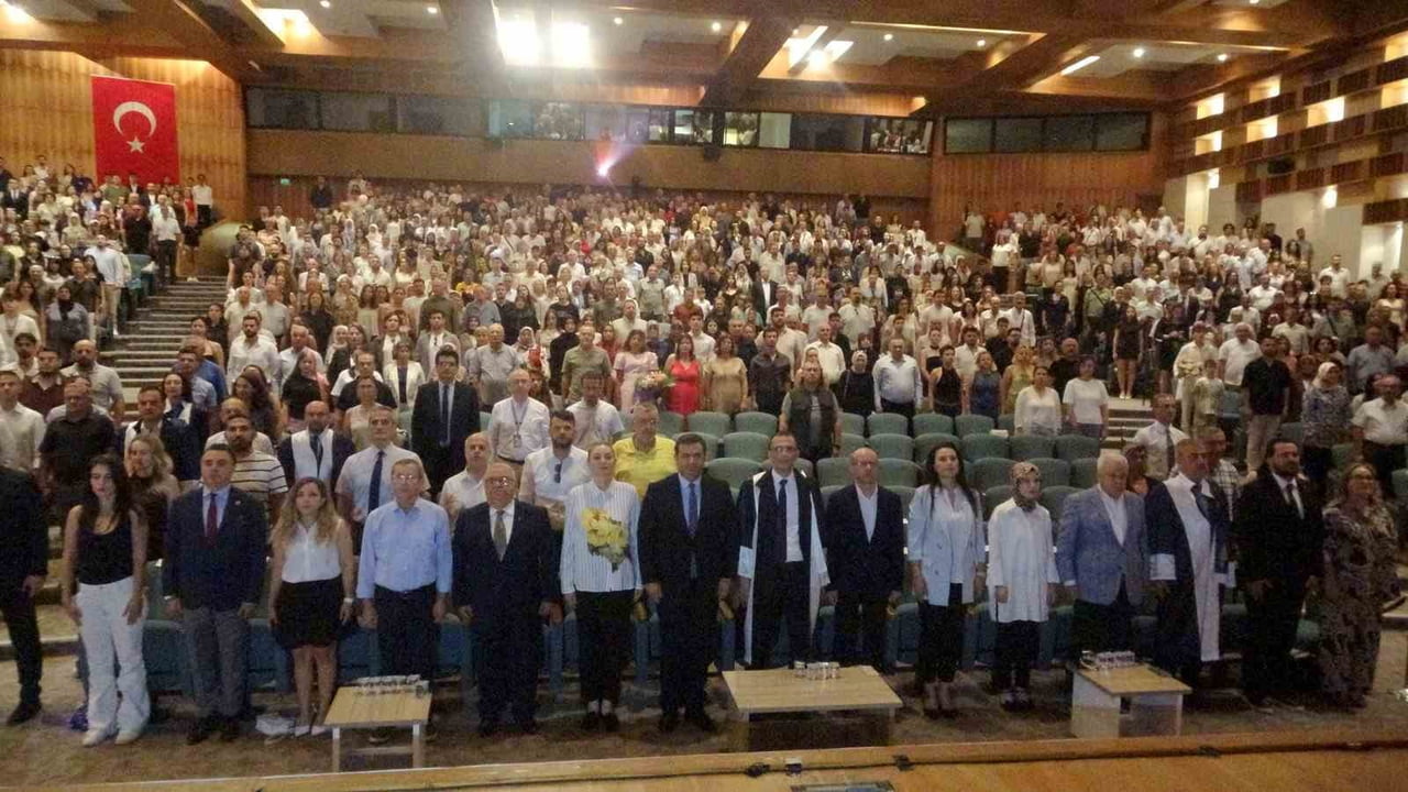 MSKÜ TIP FAKÜLTESİNDE 187 GENÇ HEKİM ŞİFA DAĞITMAK İÇİN YOLA ÇIKTI