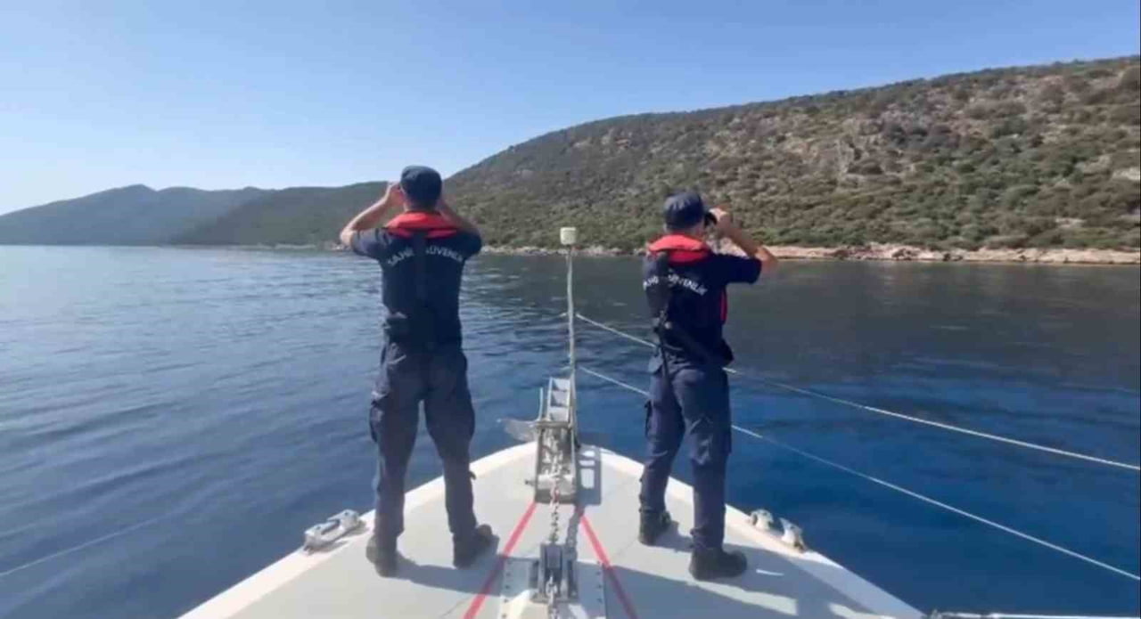 MUĞLA'DA SAHİL GÜVENLİK KOMUTANLIĞI EKİPLERİ, DENİZLERDE GÜVENLİĞİN SAĞLANMASININ YANI SIRA YANGIN...
