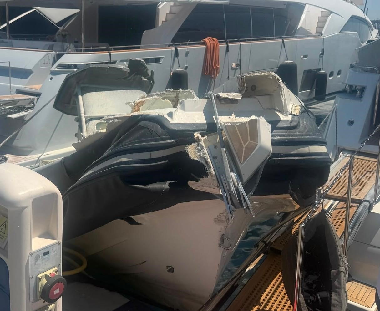 MUĞLA'NIN BODRUM İLÇESİNDE ÇALIŞMA YAPILDIĞI ESNADA GAZ KOLU TAKILI KALAN 8 METRELİK ŞİŞME BOT...