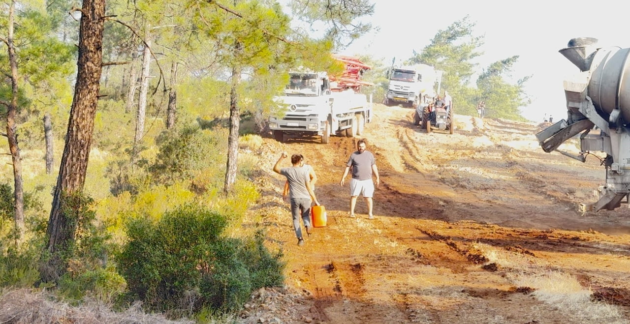 MUĞLA'NIN FETHİYE İLÇESİNE BAĞLI YEŞİLÜZÜMLÜ MAHALLESİ'NDE GECE SAATLERİNDE ÇIKAN ORMAN YANGININA...